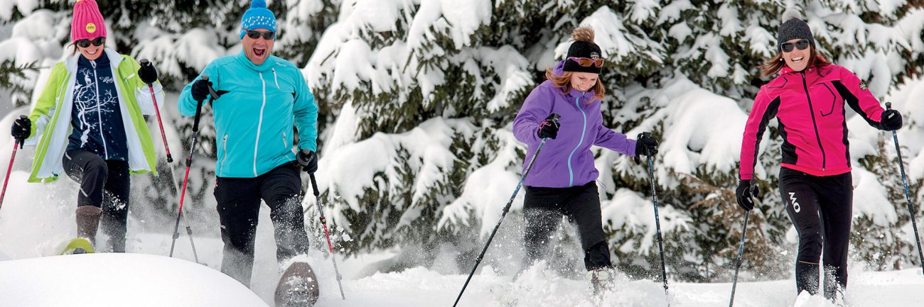 Pratiquez la randonnée raquettes en groupe