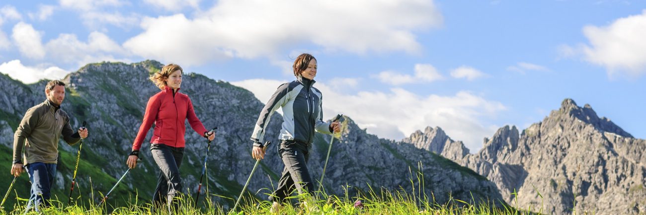 Marche nordique : organisez un séjour en groupe inoubliable avec CAPFRANCE