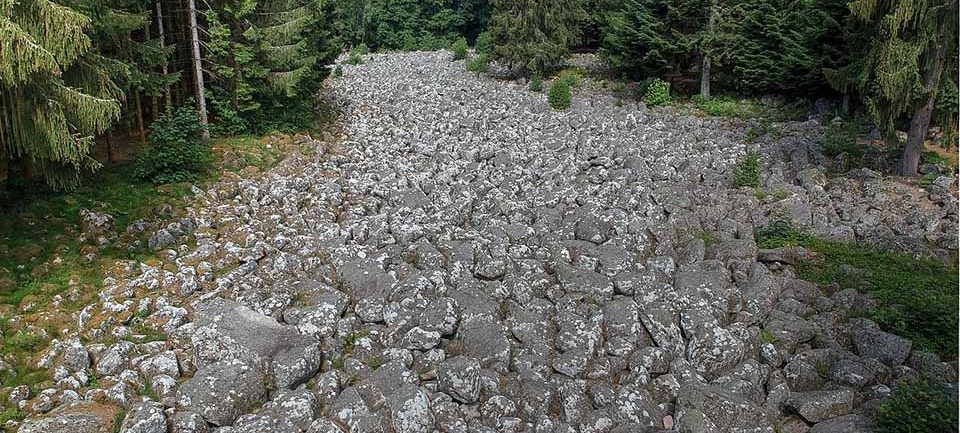 Le champ de roches © Papagon - Wikimedia Communs Le champ de roches
