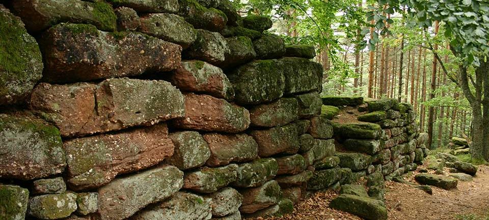 Le mur païen du Mon Sainte-Odile © Dietrich Krieger - Wikimedia Communs Le mur païen du Mon Sainte-Odile