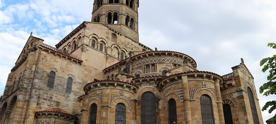 L'abbatiale Saint-Austremoine, à Issoire L'abbatiale Saint-Austremoine, à Issoire